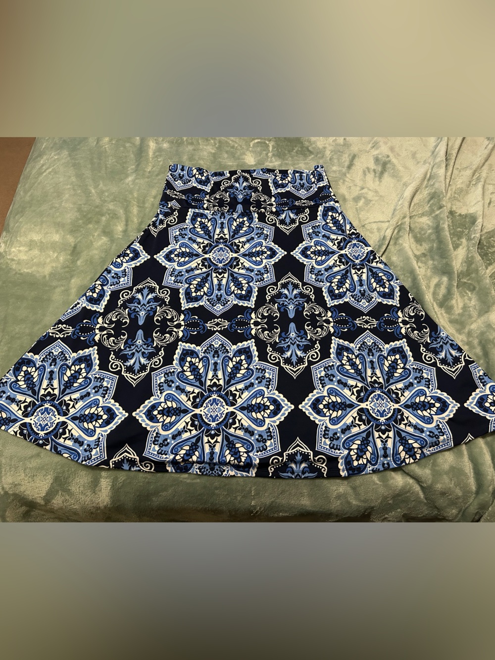 LuLaRoe Navy and Light Blue Floral Medallion Circle Skirt Size XL NWOT